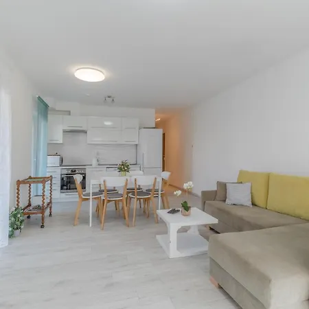 Admiral Luxury Vi By Bltn Apartment *